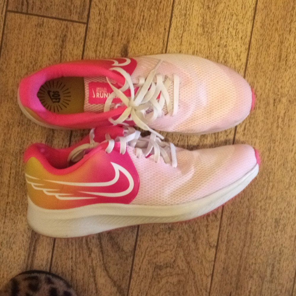 Gym shoes